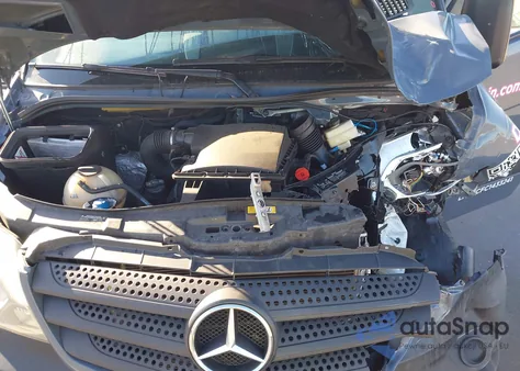 2018 Mercedes-Benz Sprinter 2500 Standard Roof V6 z USA, uszkodzony, nr VIN WD3PE7CD3JP648054